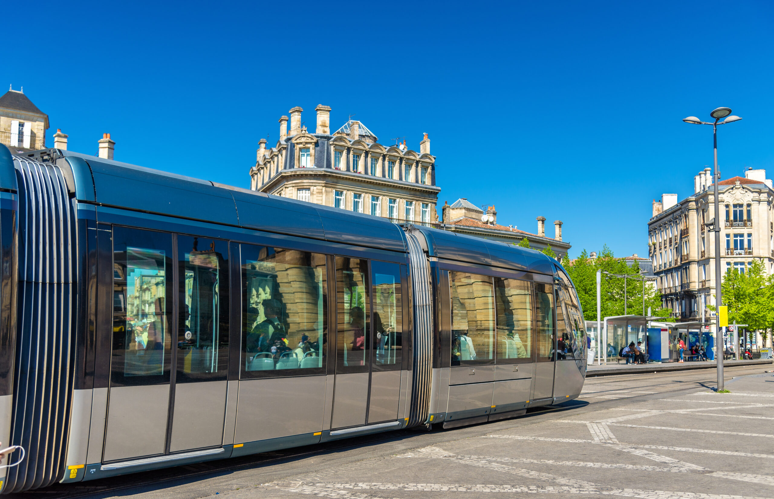 Tramway dans le quartier Saint-Genès à Bordeaux